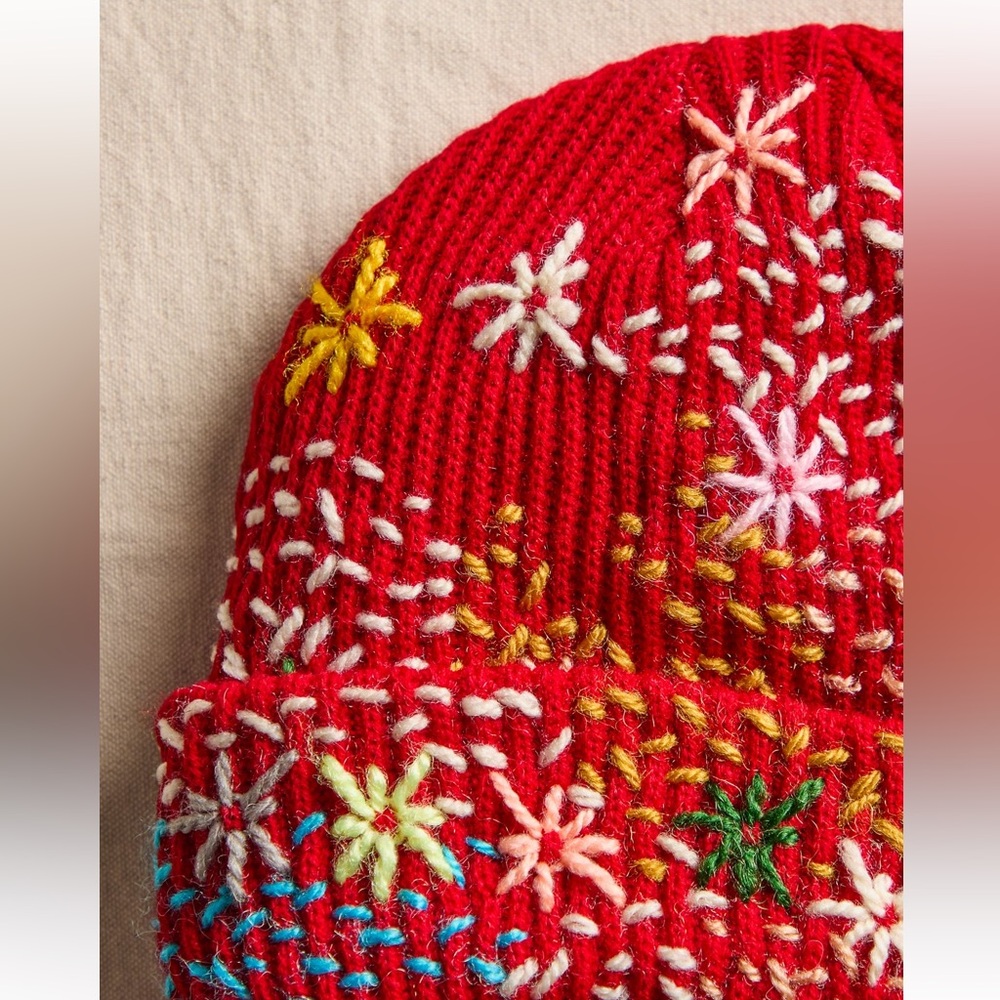 NWT De Sienna Embroidered Beanie - Picture 3 of 8